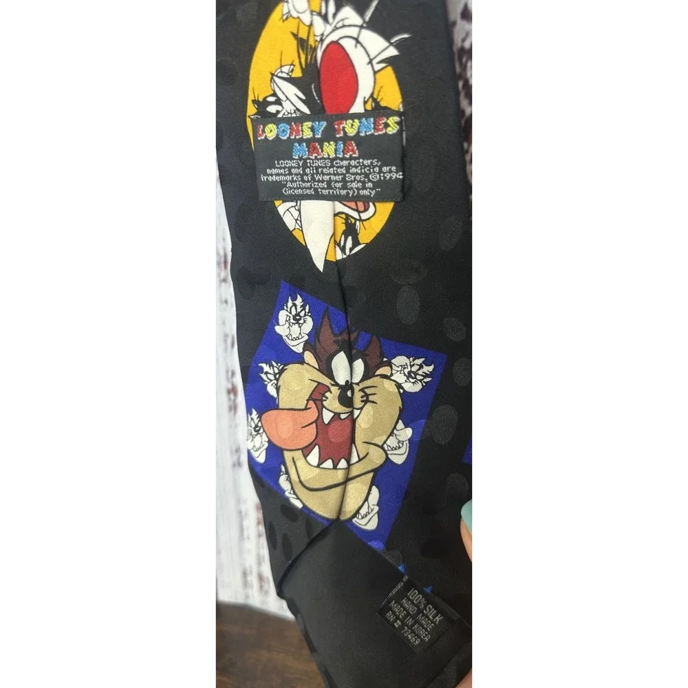 Vintage 1994 Looney Tunes Mania Tie‎ Black Characters Bugs Taz Sylvester Silk